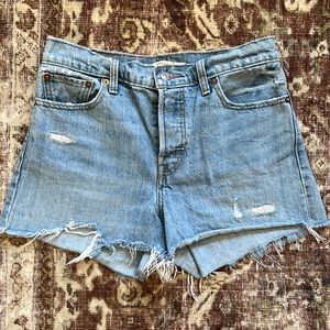 Levi wedgie jean short